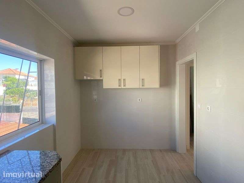 Arrenda-se T1 em duplex no Feijó - Grande imagem: 3/11