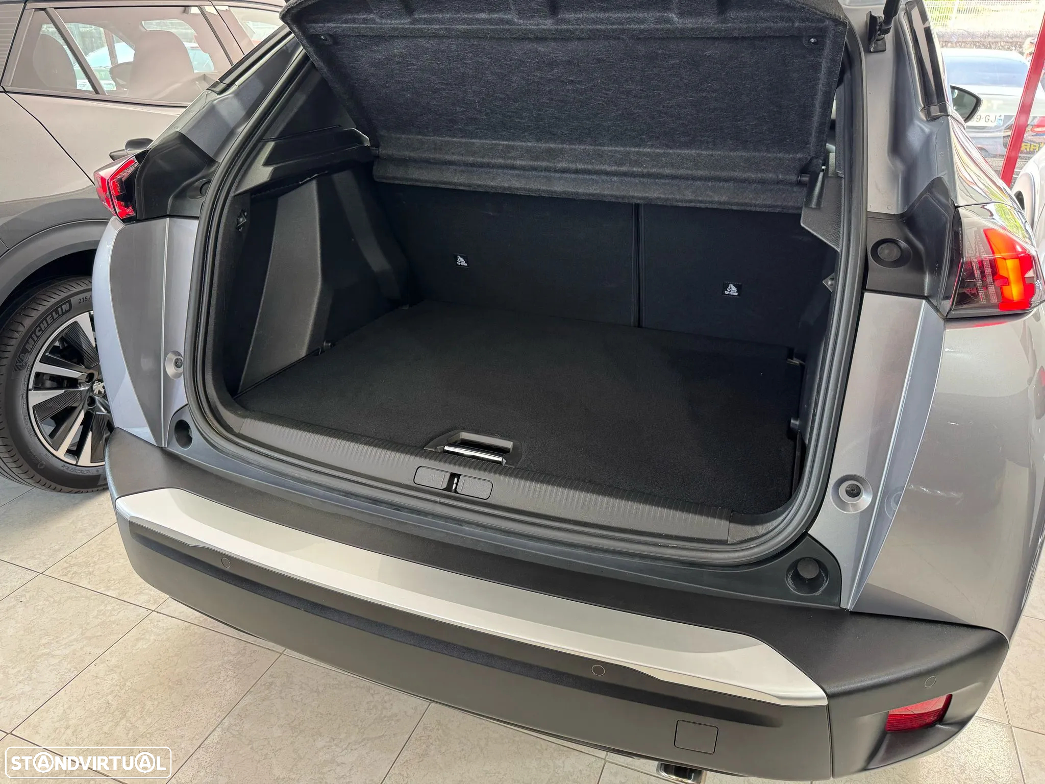 Peugeot 2008 1.5 BlueHDi Allure Pack EAT8 - 18