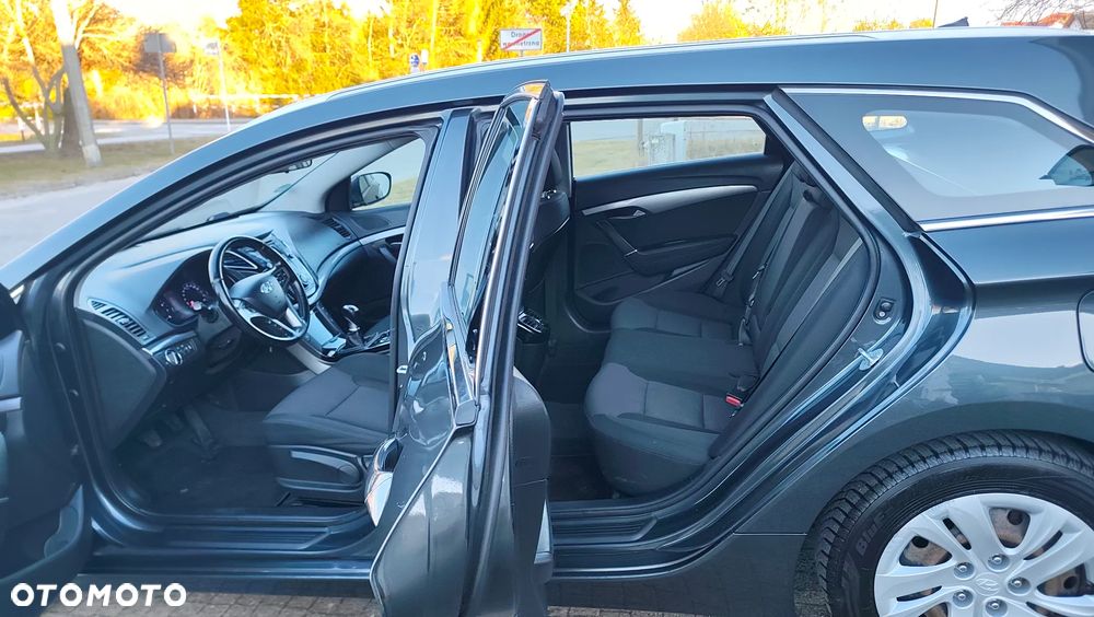 Hyundai i40 Kombi blue 1.6 Family+ - 9