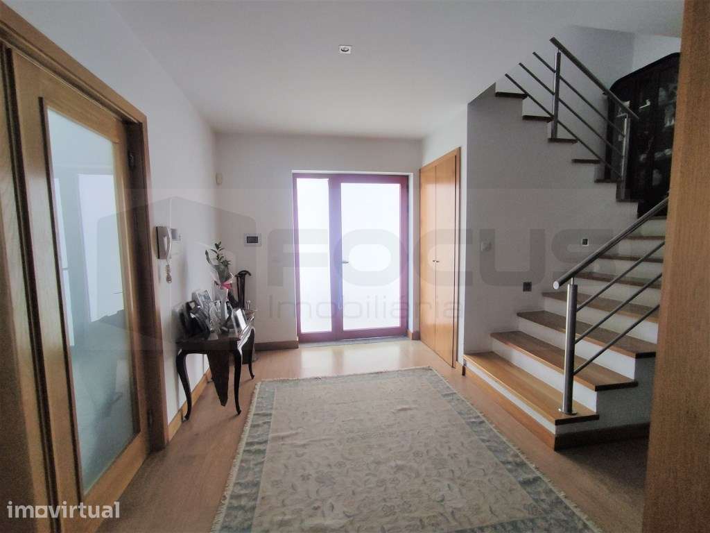 Espetacular moradia T4 com piscina - Vista Alegre - Grande imagem: 2/45