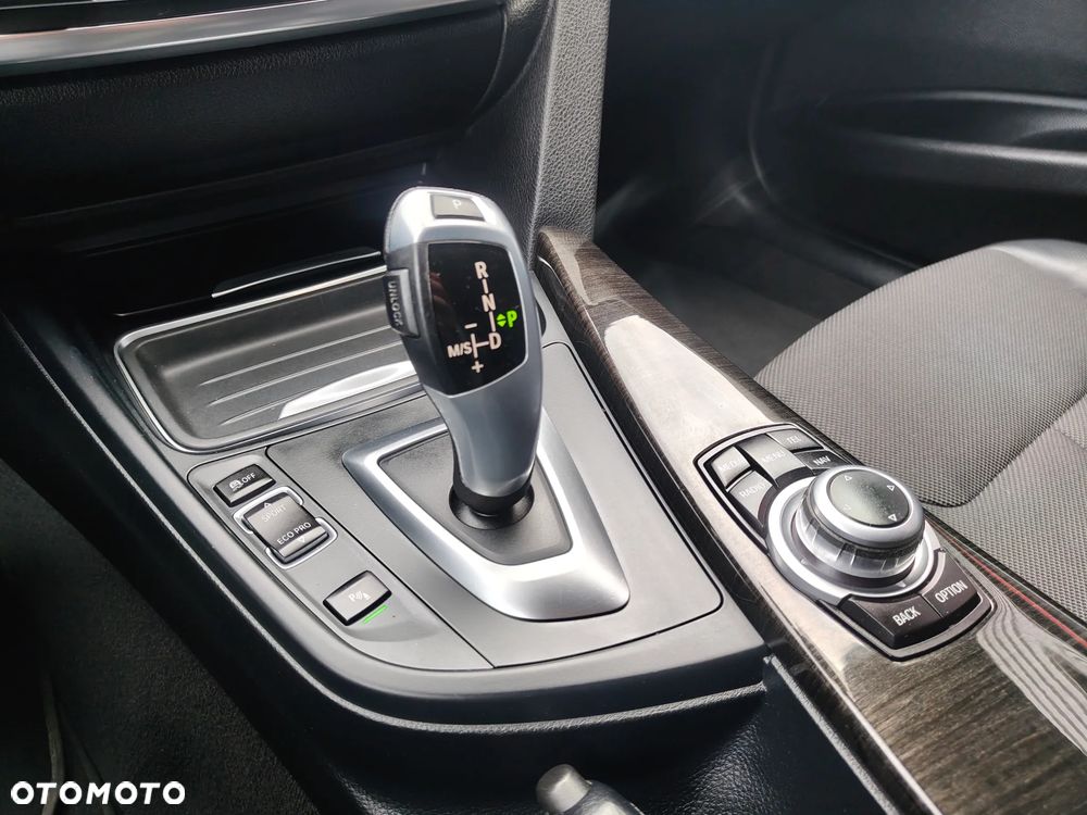 BMW Seria 3 318d Luxury Line - 23