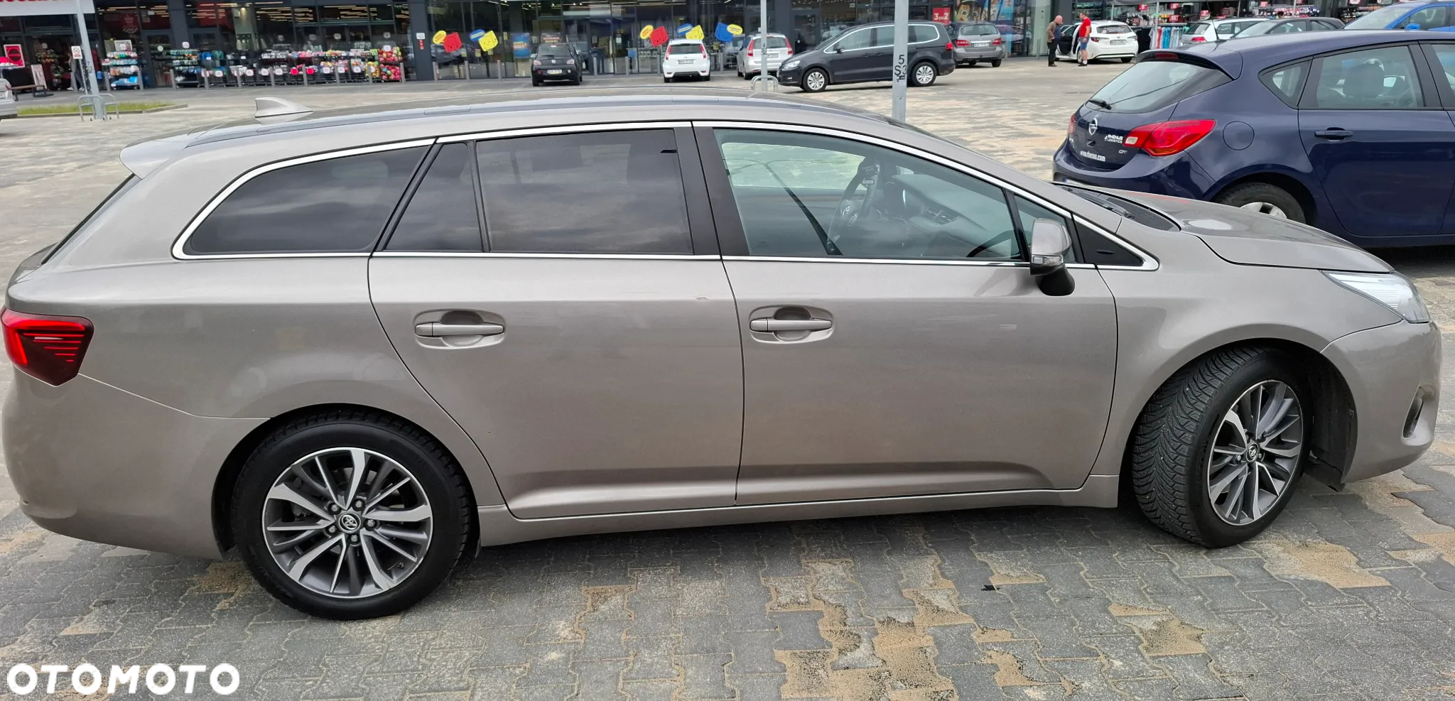 Toyota Avensis 2.0 D-4D Prestige - 4