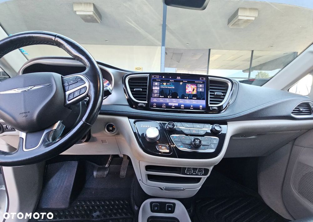 Chrysler Pacifica - 11