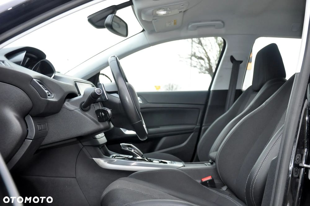 Peugeot 308 BlueHDi 130 EAT8 Black Edition - 24