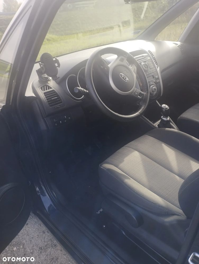 Kia Venga - 8