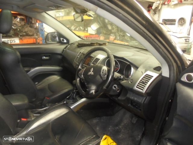 Mitsubishi Outlander - 4