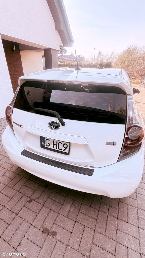 Toyota Prius (Hybrid) - 16