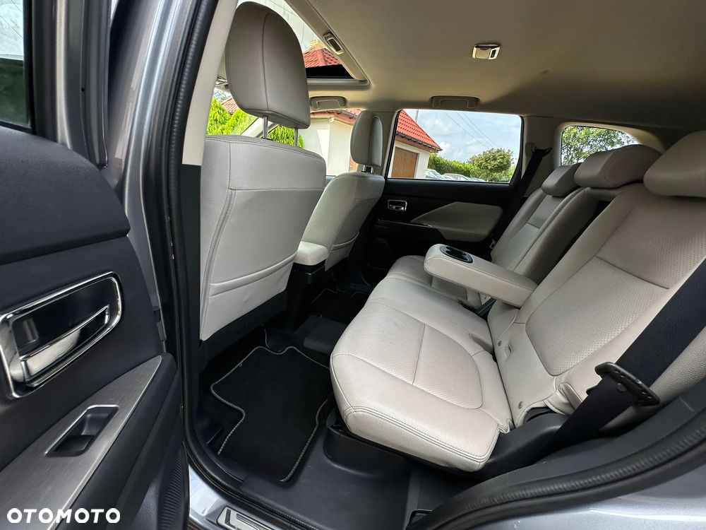 Mitsubishi Outlander - 25