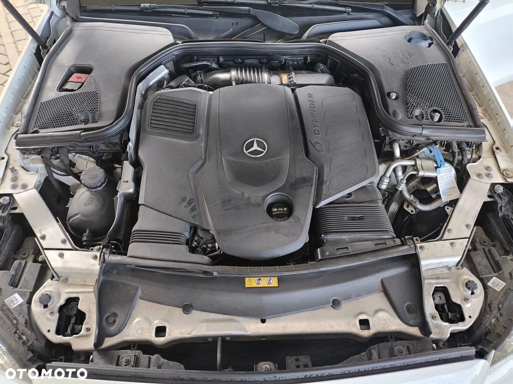 Mercedes-Benz Klasa E 400 d 4-Matic 9G-TRONIC - 23