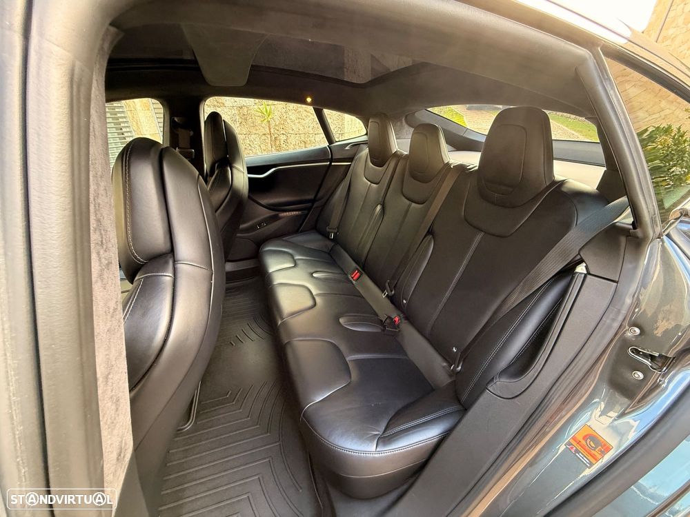 Tesla Model S - 12