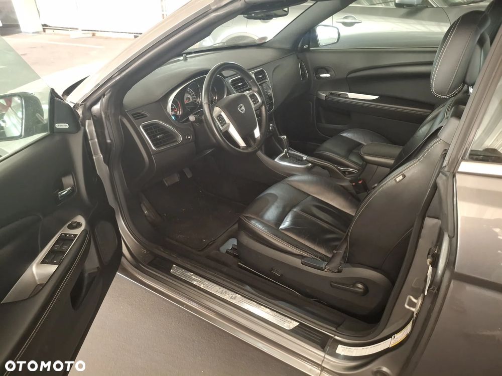 Chrysler 200 - 9