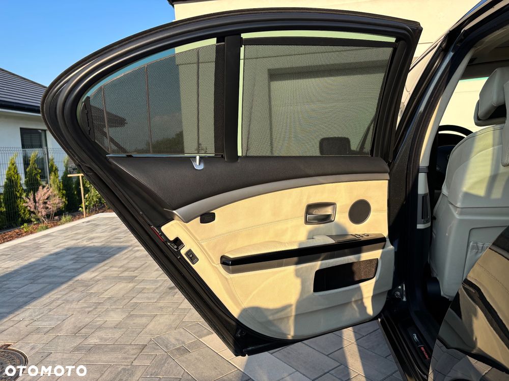 BMW Seria 7 745d - 16