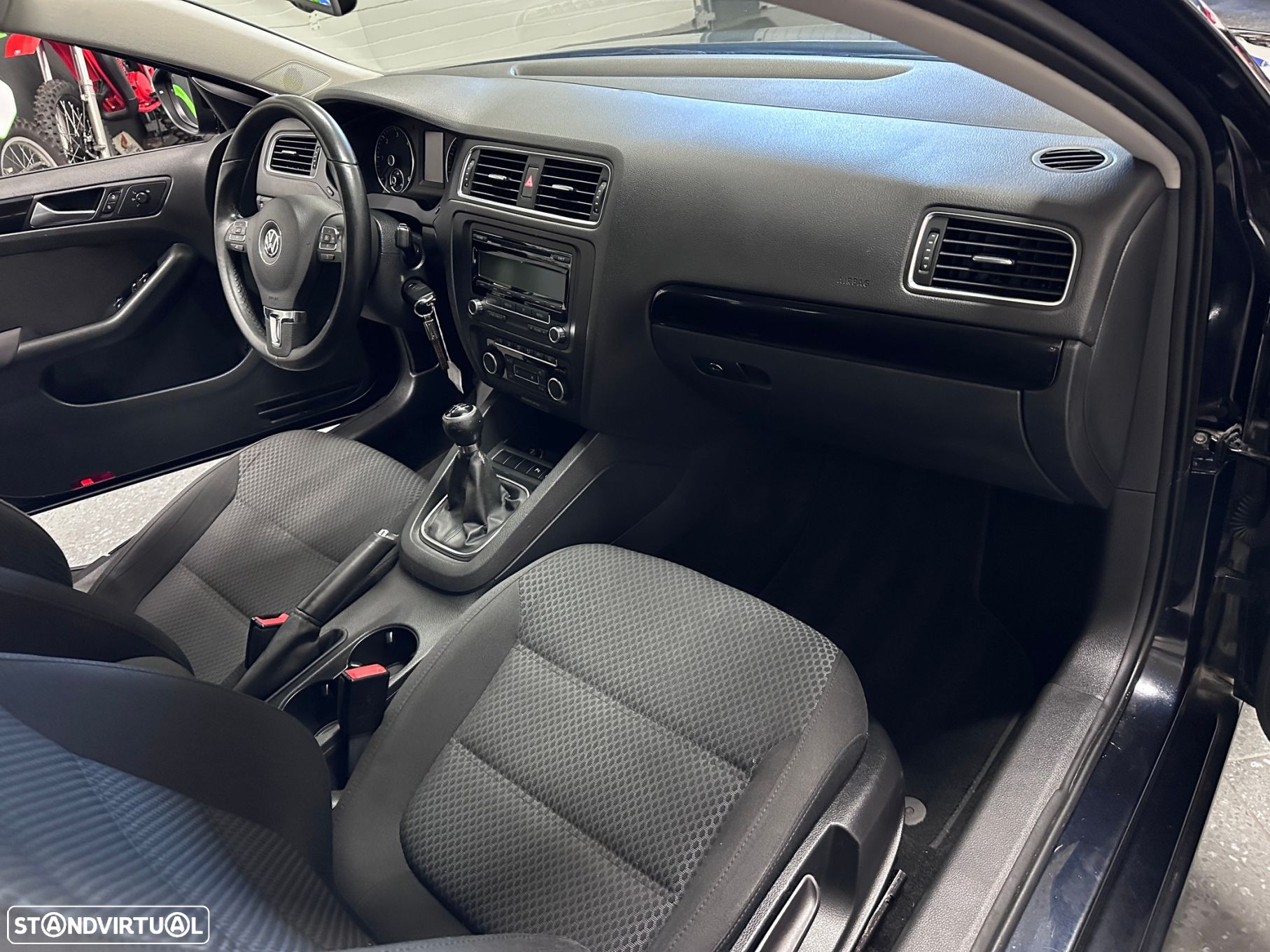 VW Jetta 1.6 TDi Confortline - 22