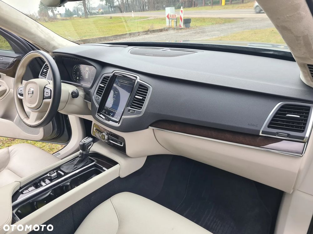Volvo XC 90 T6 AWD Geartronic Momentum - 24