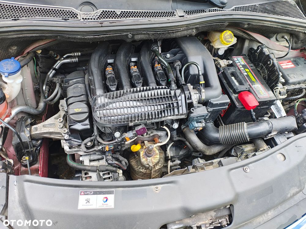 Peugeot 208 - 12