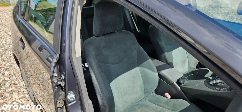 Toyota Prius (Hybrid) - 25