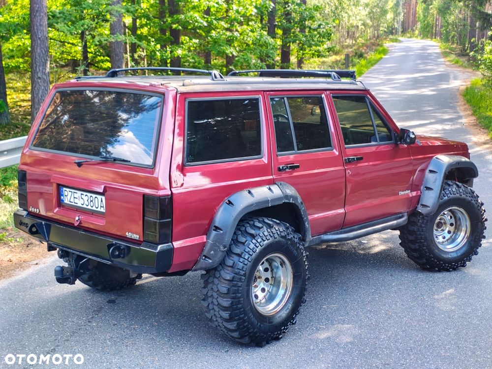 Jeep Cherokee - 10