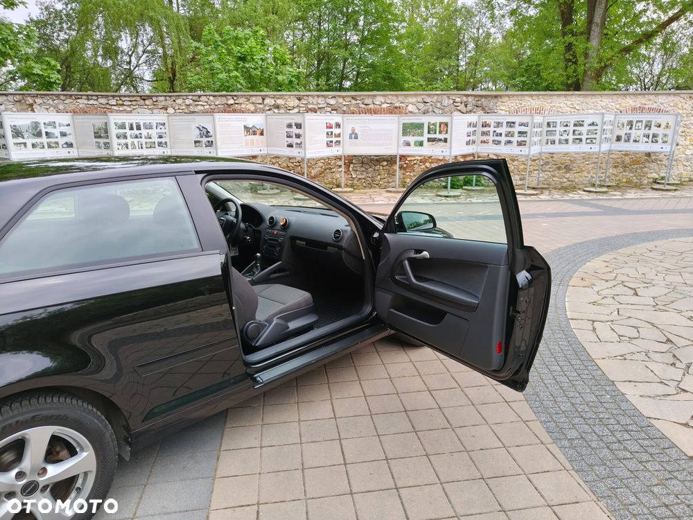 Audi A3 3-drzwiowe 1.6 FSI Ambiente - 16