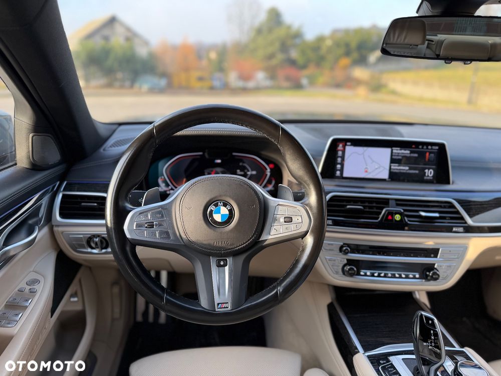 BMW Seria 7 730d xDrive mHEV - 16
