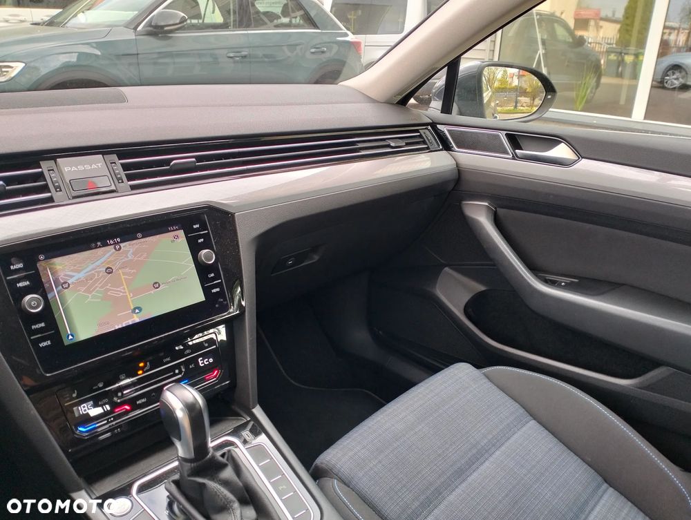 Volkswagen Passat - 24