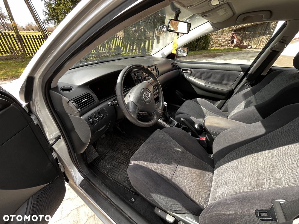 Toyota Corolla 2.0 D-4D Executive - 6