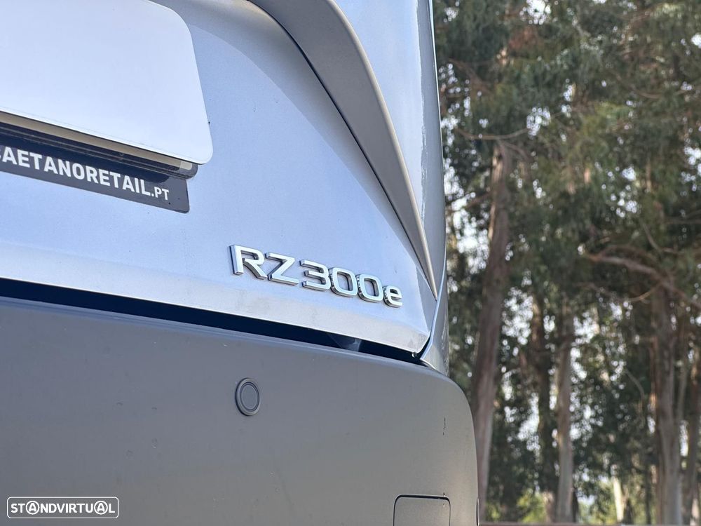 Lexus RZ 300e Premium - 18