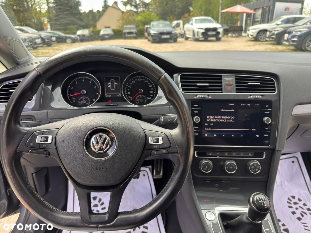 Volkswagen Golf - 27