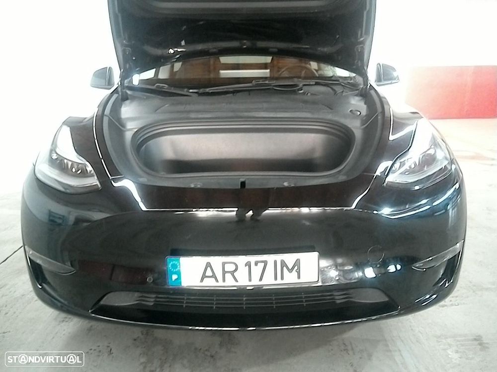 Tesla Model Y - 6