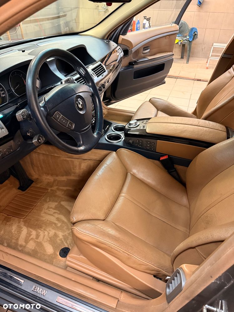 BMW Seria 7 - 38