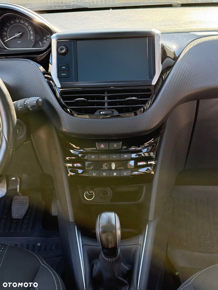 Peugeot 208 1.2 PureTech Allure S&S - 11