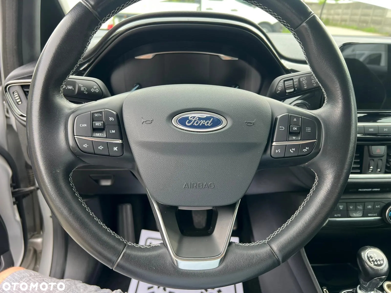 Ford Fiesta 1.0 EcoBoost S&S TITANIUM - 17