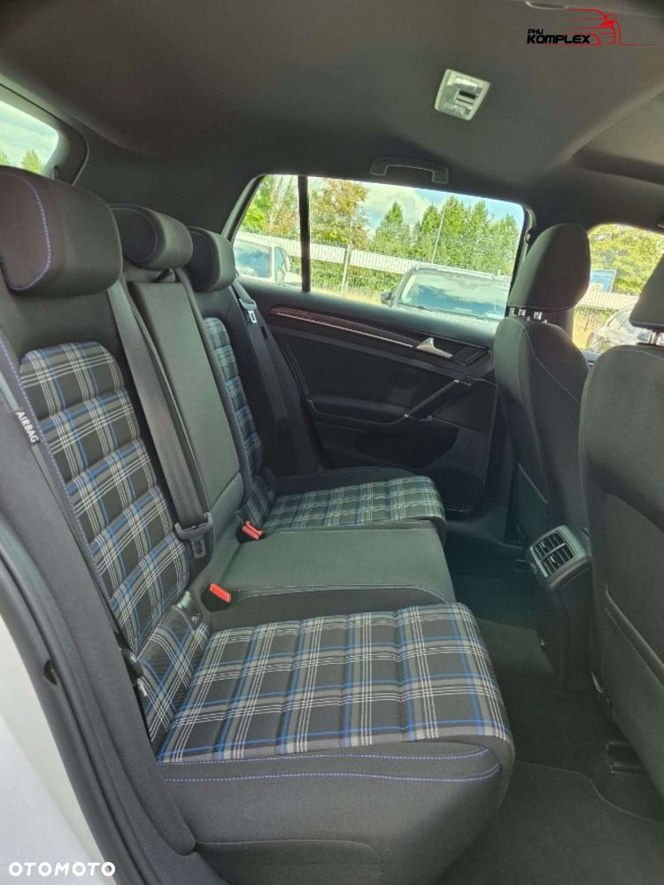 Volkswagen Golf - 12