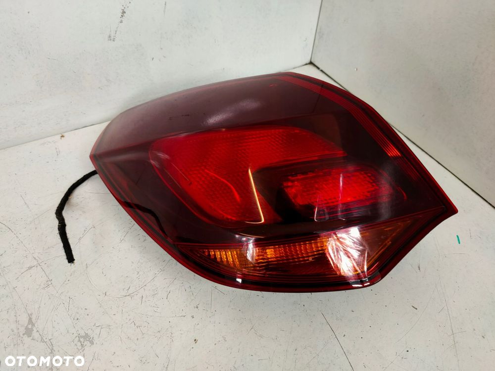 lampa lewa tył opel astra 4 j 5d hb ciemna ładna