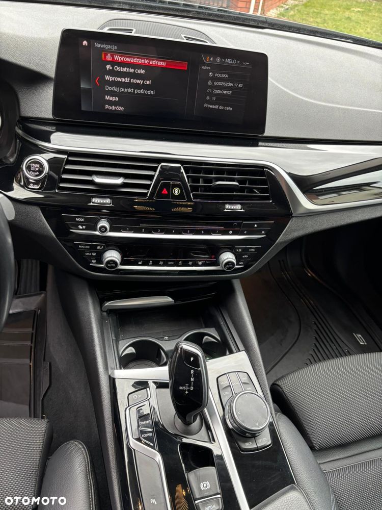 BMW Seria 5 525d Sport Line - 9