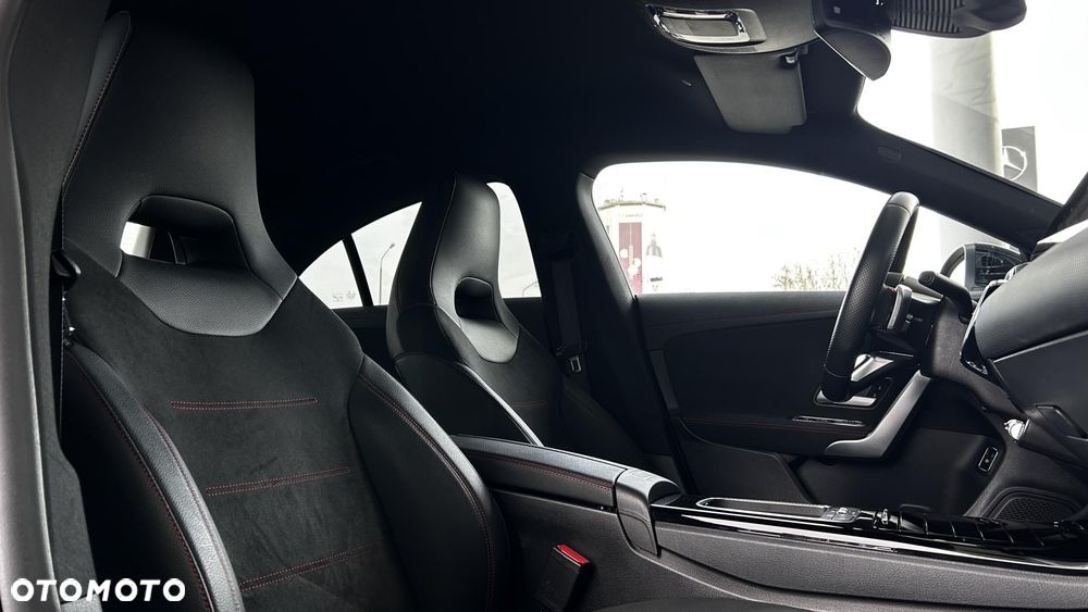 Mercedes-Benz CLA 180 AMG Line 7G-DCT - 23