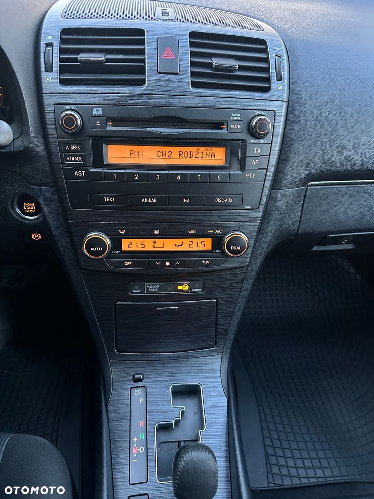 Toyota Avensis 2.0 Sol EU5 MS - 12