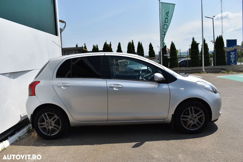 Toyota Yaris 1.3 Sol - 8