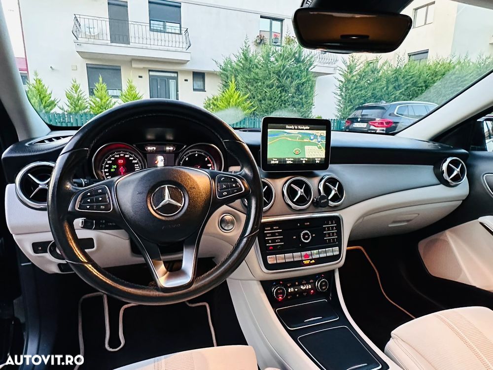 Mercedes-Benz GLA 200 d 4MATIC 7G-DCT - 14