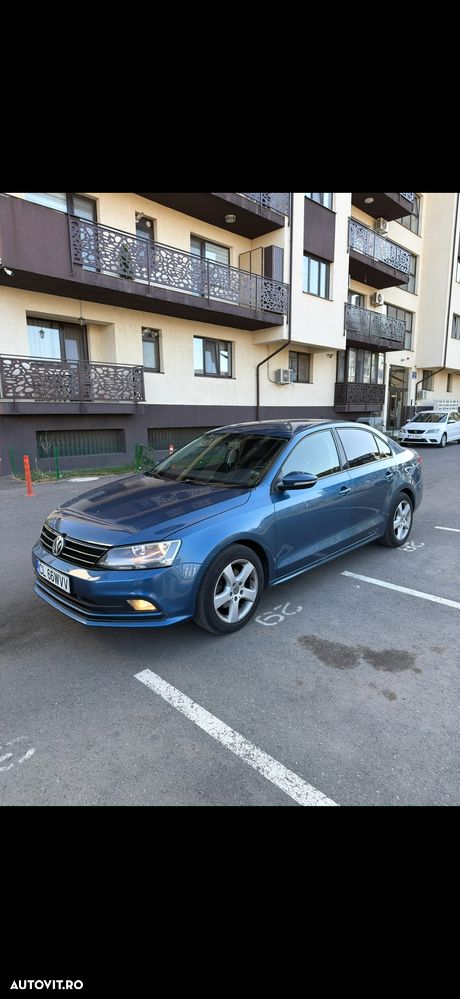 Volkswagen Jetta - 2