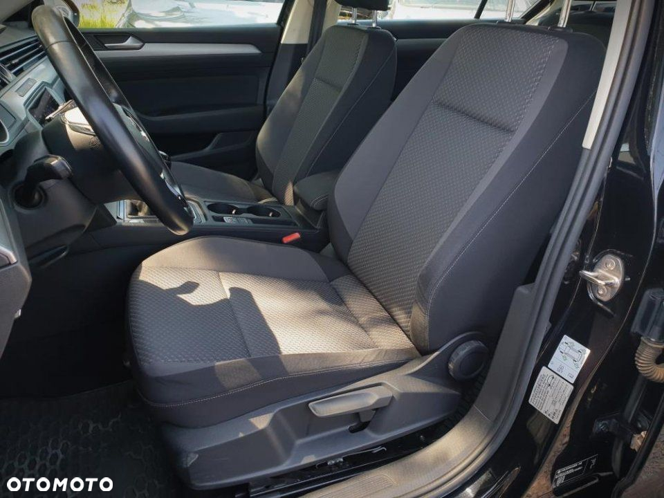 Volkswagen Passat - 27