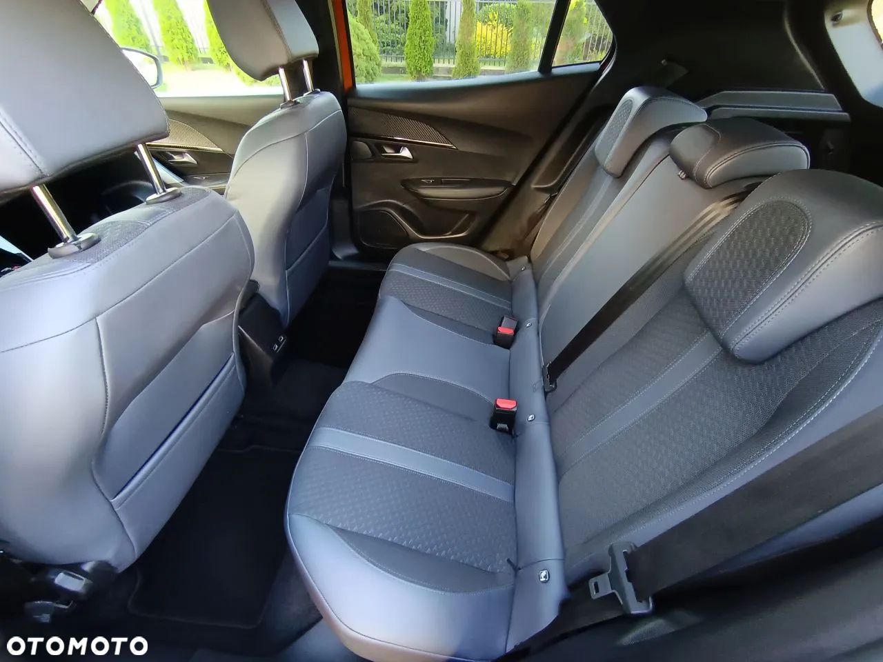 Peugeot 2008 PureTech 130 EAT8 Allure - 15