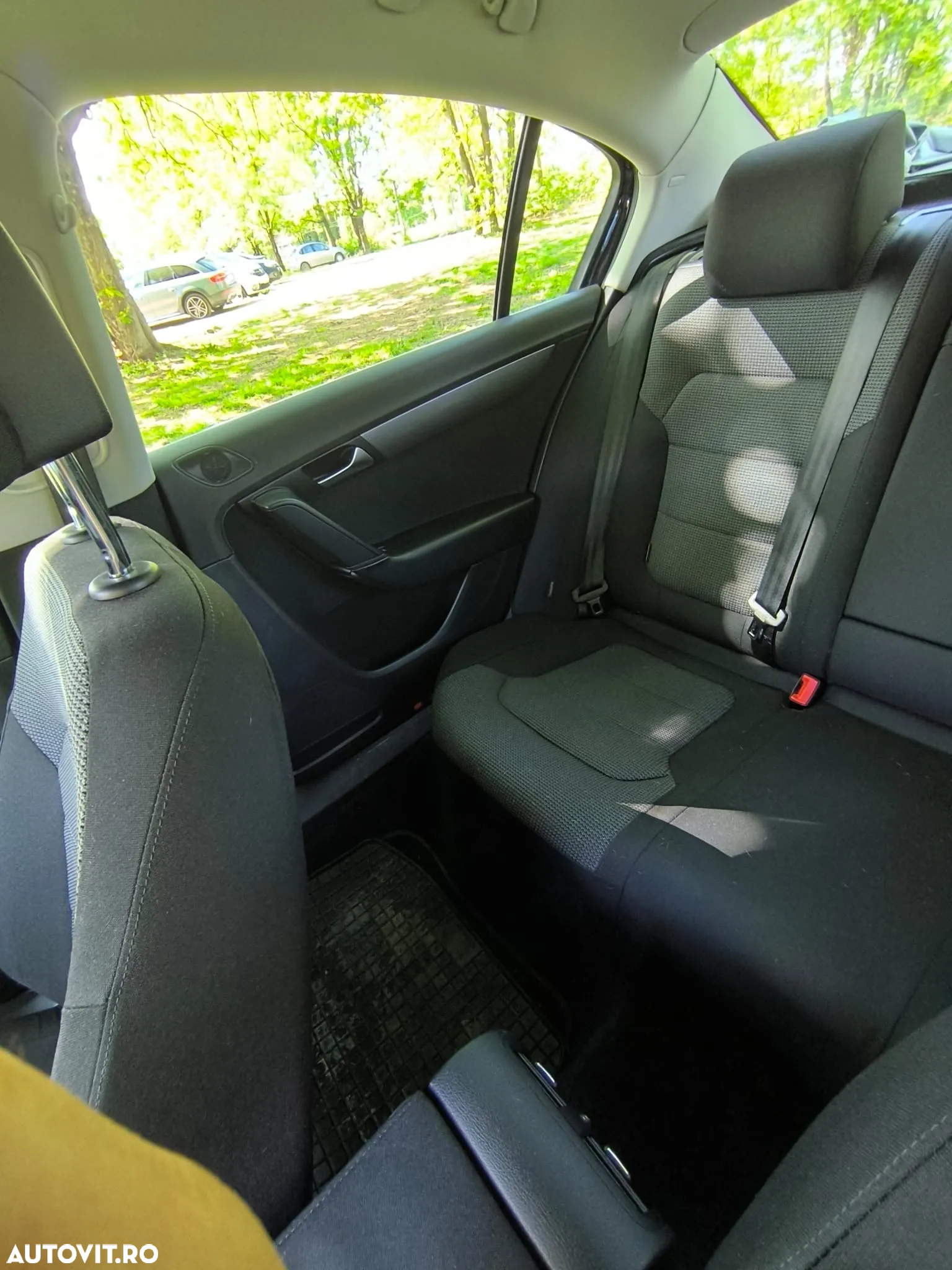 Volkswagen Passat 2.0 TDI BlueMotion Tehnology Comfortline - 16