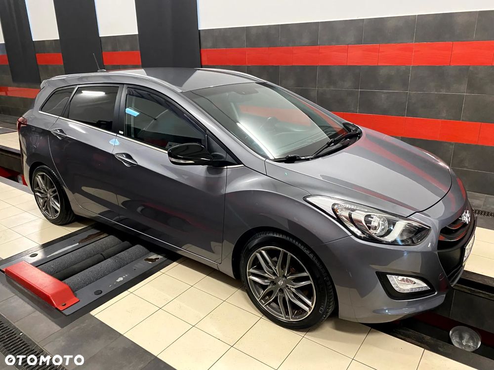 Hyundai i30 blue Kombi 1.6 GDi YES Gold - 4