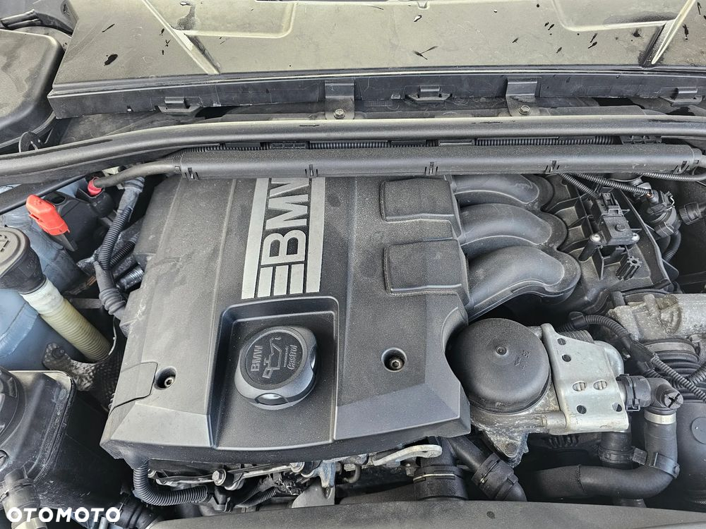 BMW Seria 3 318i Touring - 11