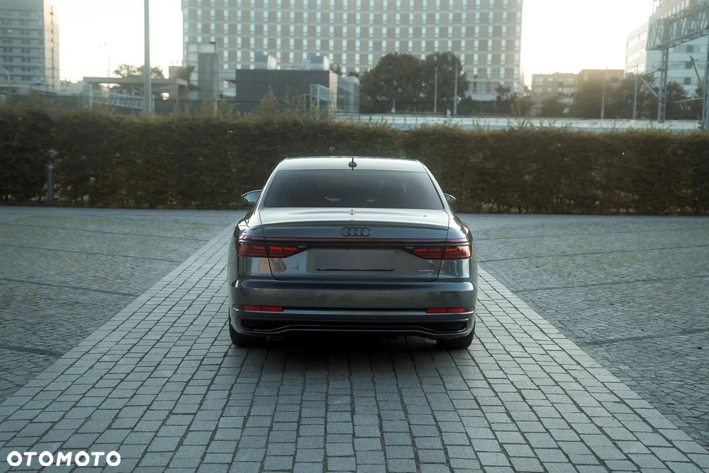 Audi A8 - 8