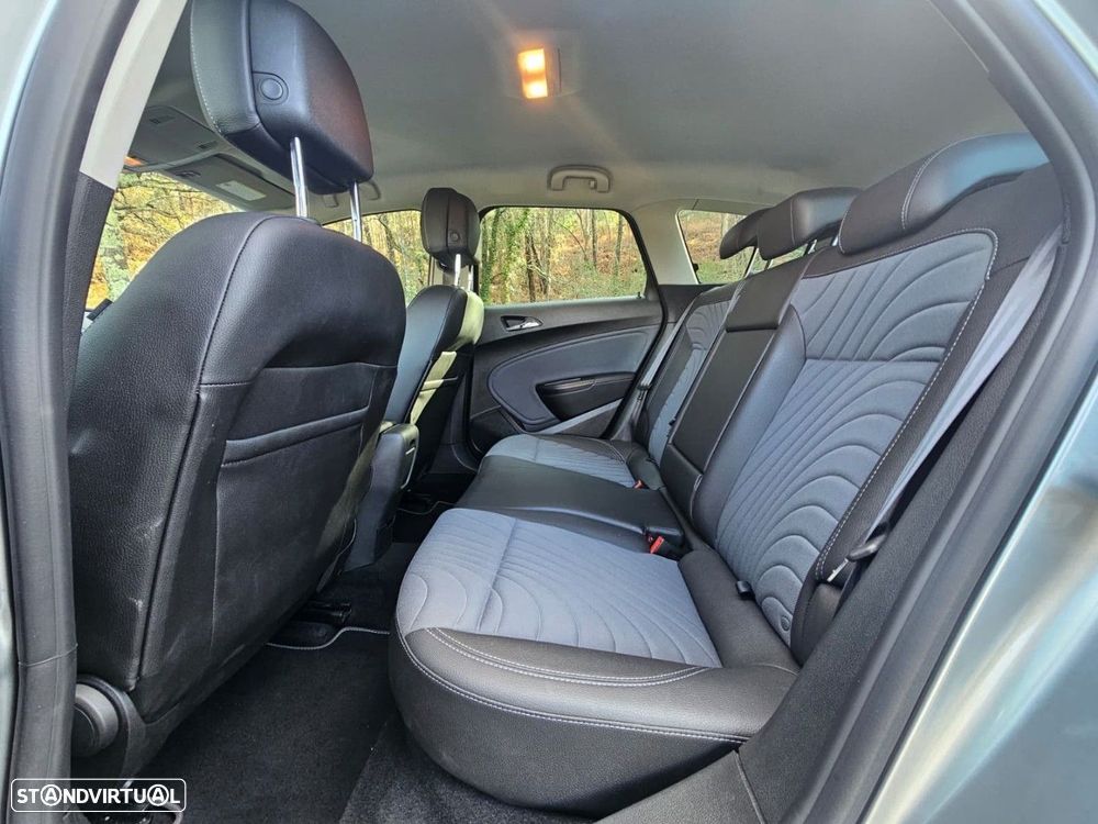 Opel Astra Sports Tourer - 22