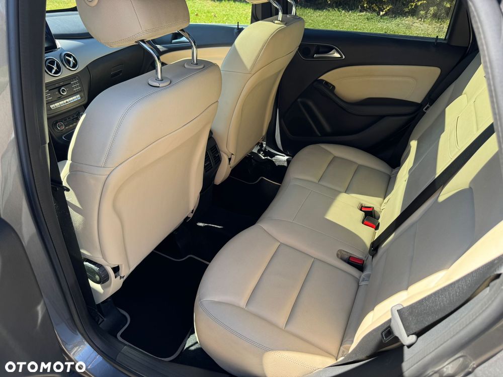 Mercedes-Benz Klasa B 250 4Matic 7G-DCT UrbanStyle Edition - 16