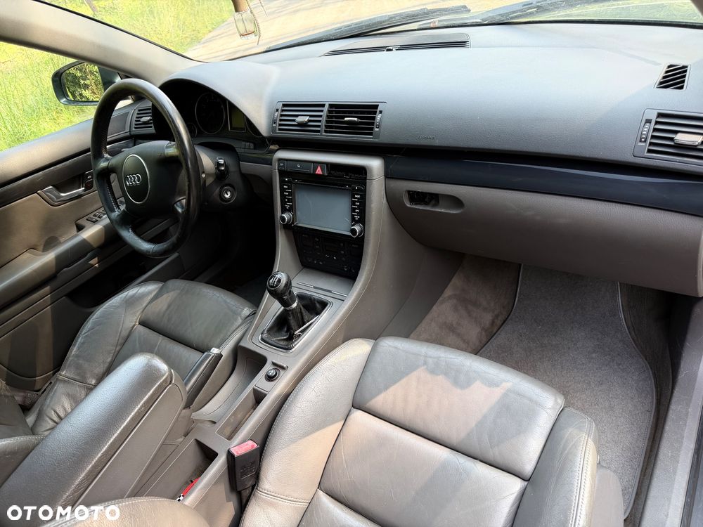 Audi A4 Limousine 2.4 - 7