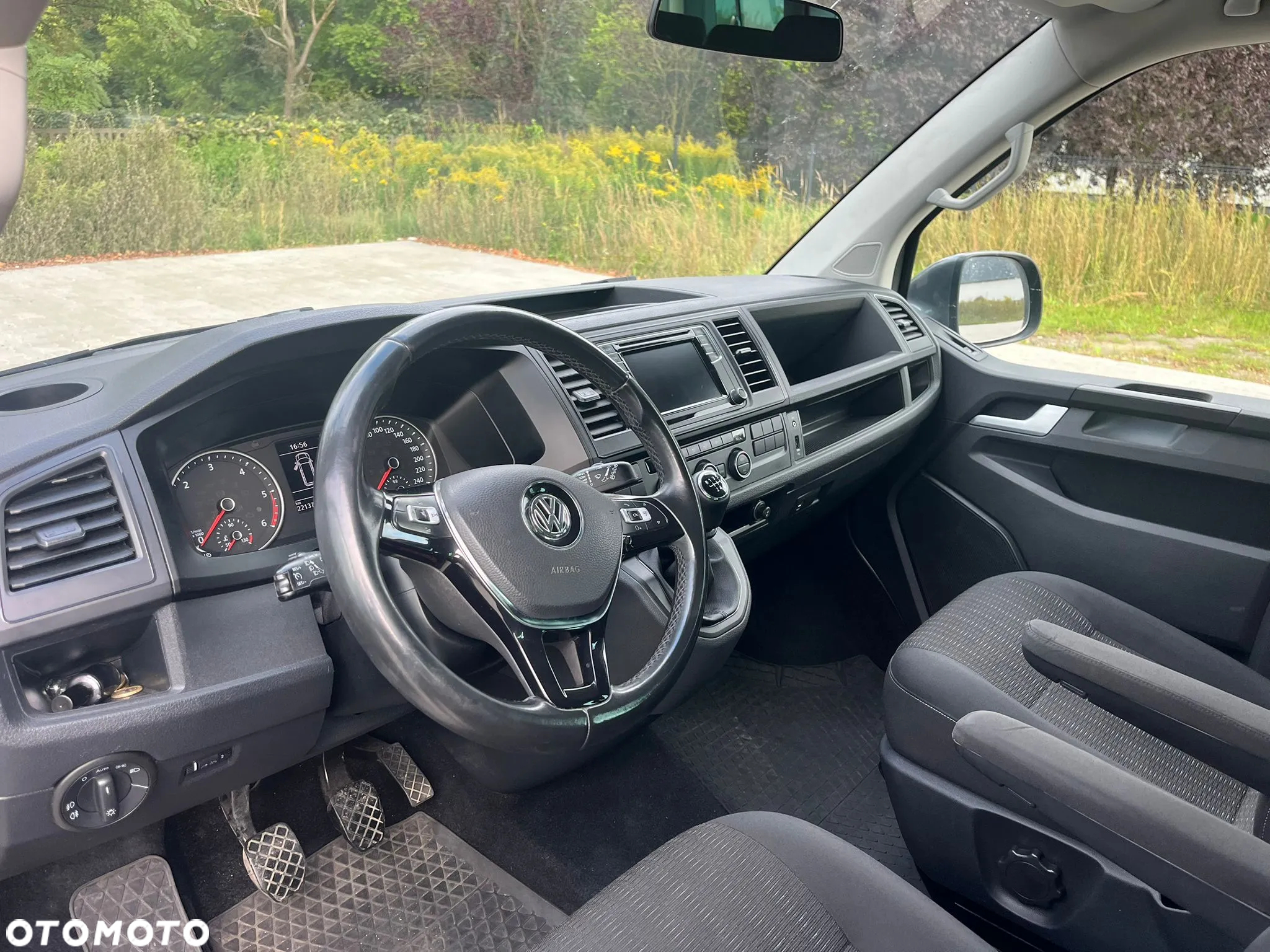 Volkswagen Caravelle 2.0 TDI L2 Comfortline - 6