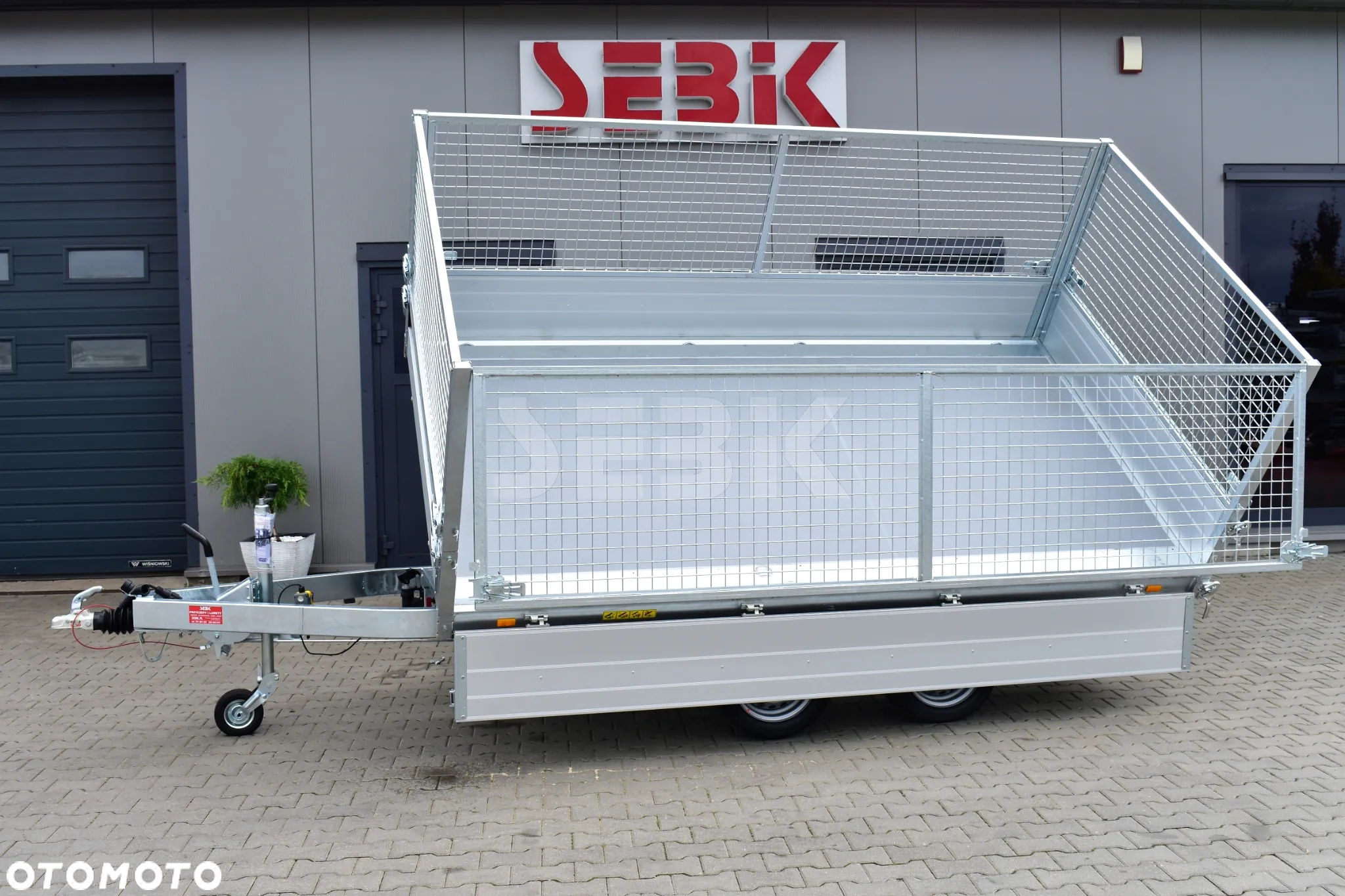 Brenderup MOCNY I LEKKI KIPER 3 STRONY TT5325 DMC 3500 kg. - 36